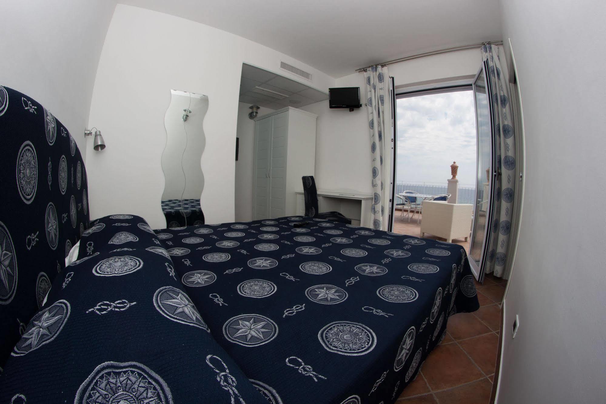 Yachting Club Mare 3*