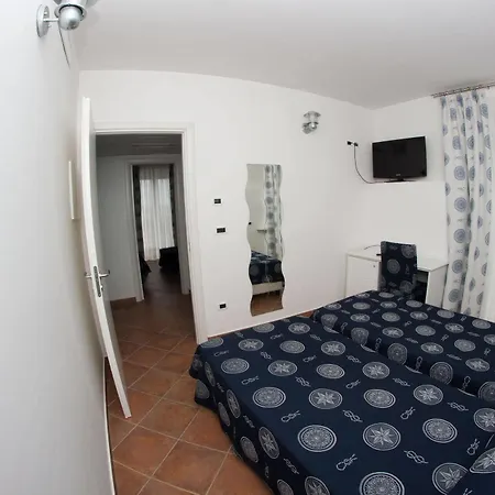 Yachting Club Mare Hotel Gioiosa Marea Buitenkant foto
